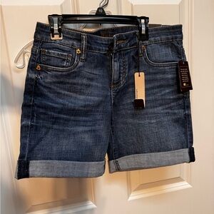 Kut from the Kloth Catherine Boyfriend Shorts. Size 2
